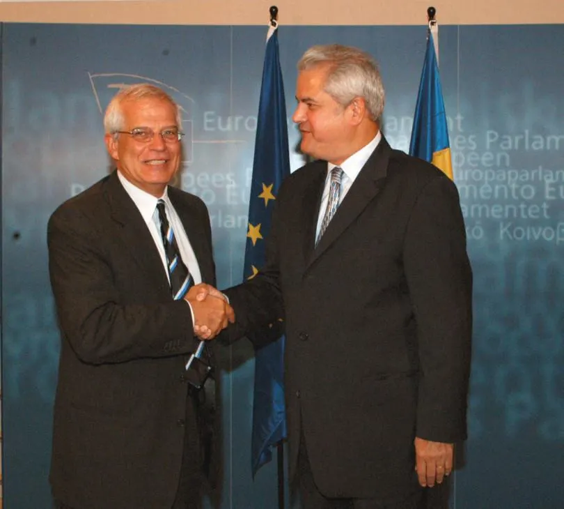 Adrian Năstase se miră de ce autorităţile de la Bucureşti nu marchează cei 15 ani de la aderarea la UE