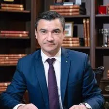 Nepotism. Primăria Iași, transformată în afacere de familie. Toți sunt neam