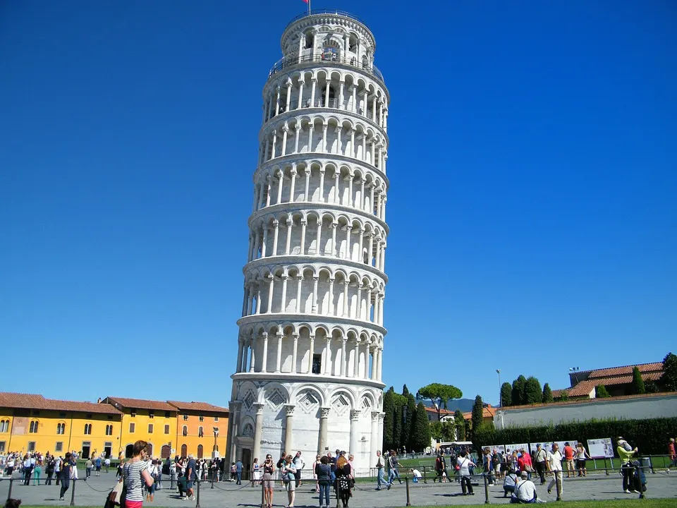 UN STAT CA TURNUL DIN PISA?