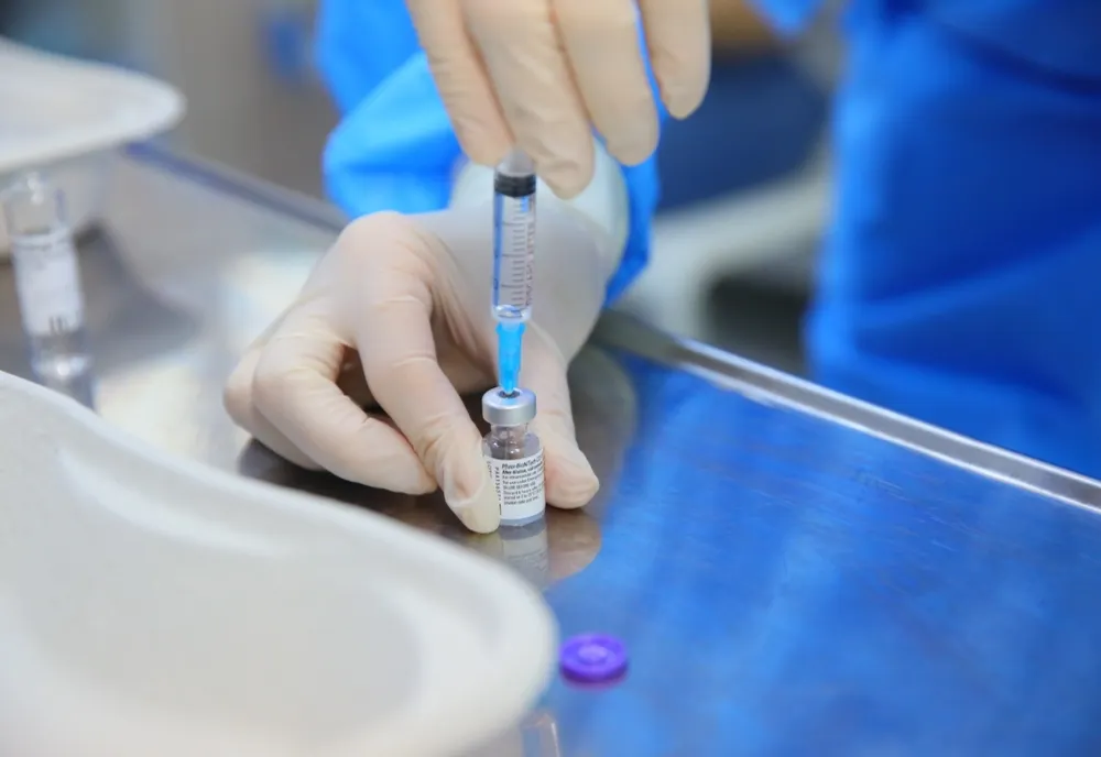 Număr record de români așteaptă vaccinarea
