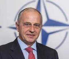 Mircea Geoană desface cureaua 2% pentru înzestrare militară