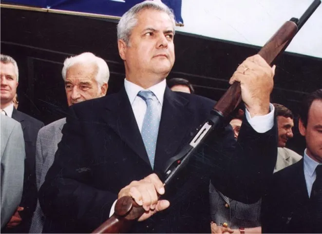 Adrian Năstase ironizează asociațiile gen "patru piciorușe" și pe botezătorii lui Arthur