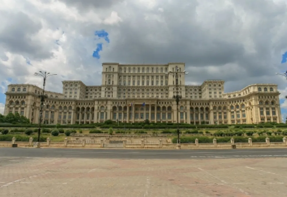 Ciolacu are mai mulți bani decât Cîțu pentru că administrează cea mai mare clădire din lume