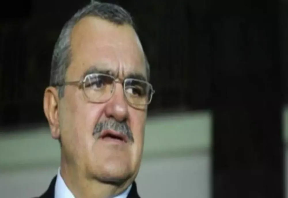 Mitrea ar da afară  un sfert dintre funcționari