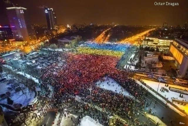       POPULISM,DATORI SAU BENEFICIARI 