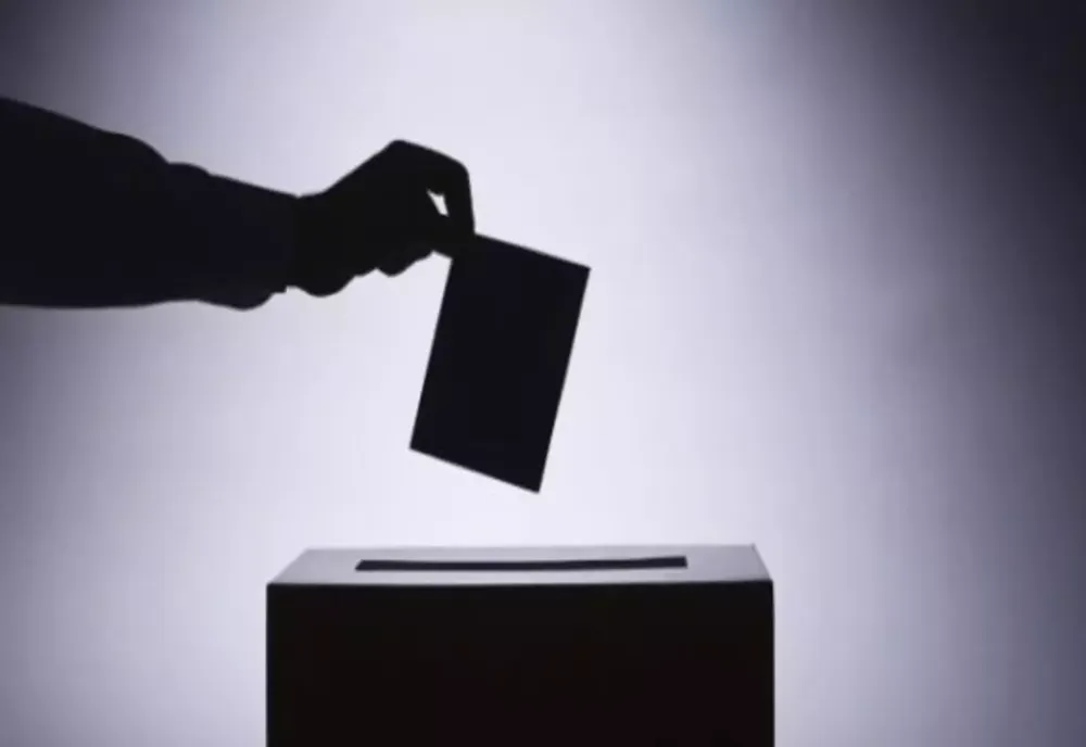 SONDAJ: 55,1% DINTRE ROMÂNI SUNT DE ACORD CĂ TOATE PARTIDELE EXISTENTE ACUM AR TREBUI SĂ DISPARĂ
