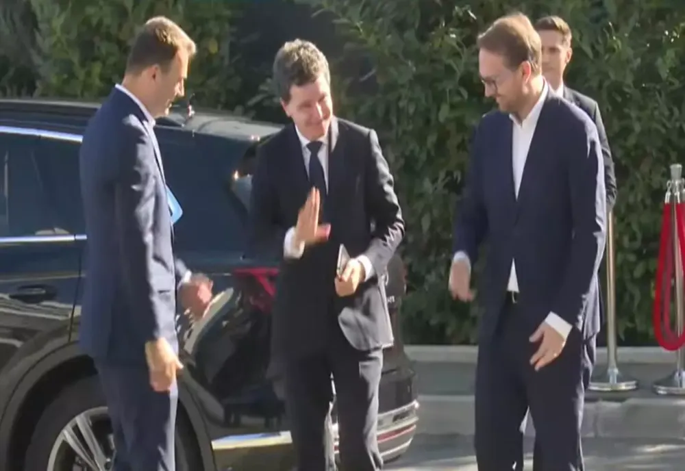 NICUȘOR DAN, ÎN MIJLOCUL REZIȘTILOR. DRULĂ LANSAT OFICIAL LA PRIMĂRIA CAPITALEI: „USR POATE CONTA PE SPRIJINUL MEU”