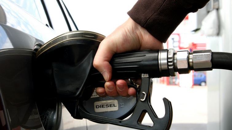 Reducerea accizei, „înghițită” de scumpiri: motorina trece de 10,5 lei/litru în unele benzinării