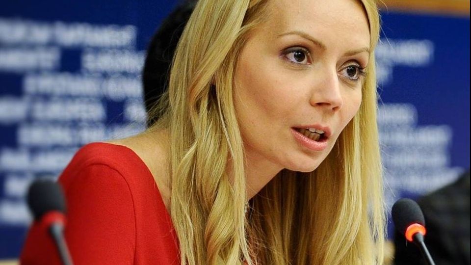 Daciana Sârbu îi face astăzi plângere penală Oanei Țoiu. Irina Ponta va fi apărată de mama ei în instanță