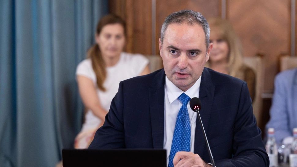 Ministrul Finanțelor, explicații despre reducerea prețului la pompă: „Ambele mecanisme, de reducere a accizei și de contribuție voluntară, sunt pregătite”