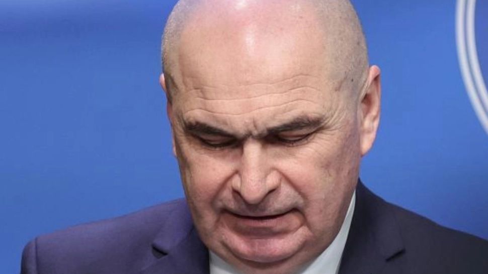 Bolojan a anunțat din ușa avionului către Bruxelles că a trimis la Monitorul Oficial noile OUG-uri care afectează milioane de români