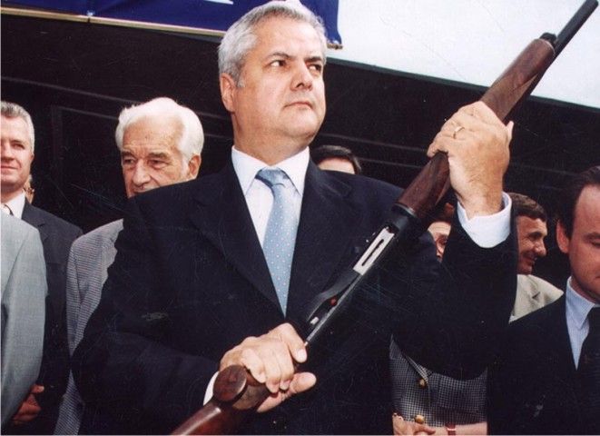 Adrian Năstase ironizează asociațiile gen "patru piciorușe" și pe botezătorii lui Arthur