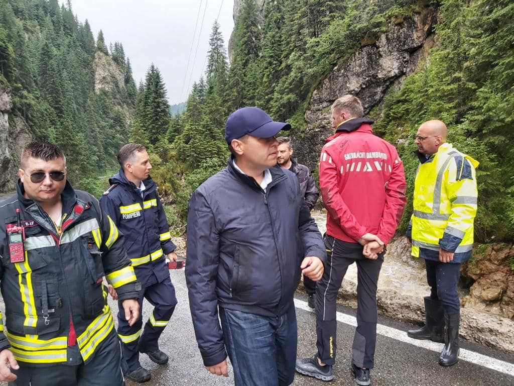 Președintele CJ Dâmbovița a găsit soluții pentru evacuarea turiștilor blocați în Cheile Tătarului