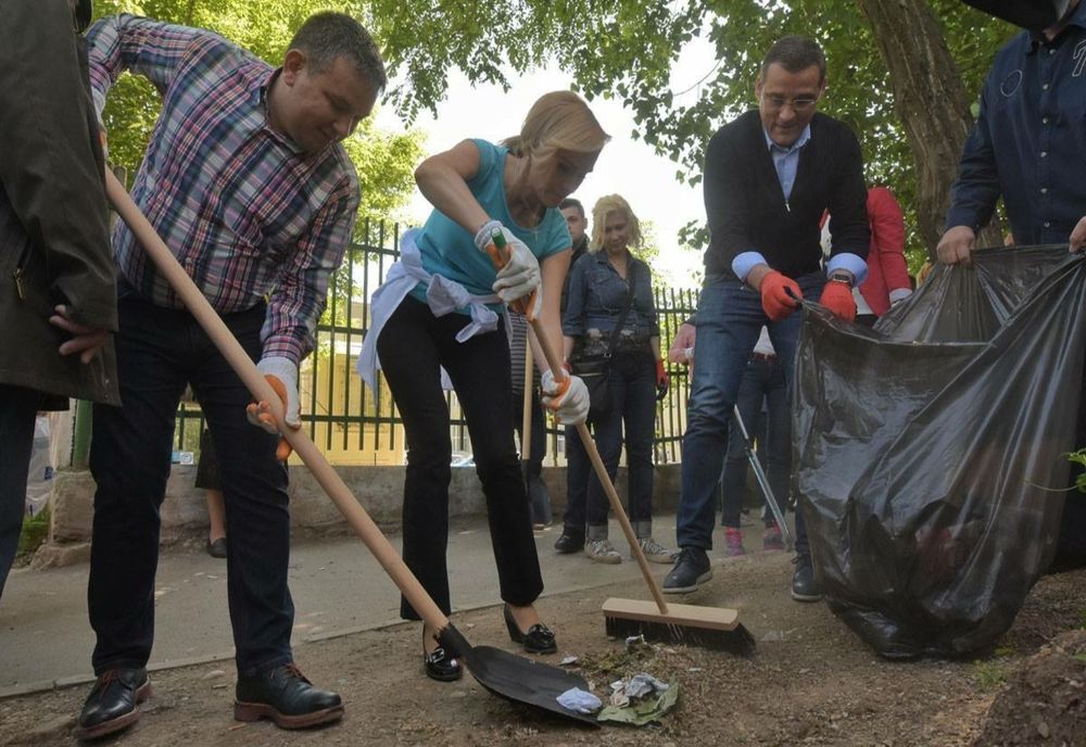 Președintele PSD o pune pe Gabriela Firea la curățenie după Clotilde Armand