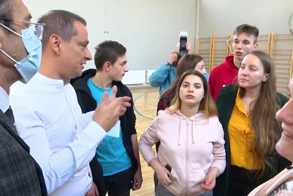 Daniel Băluță, în mijlocul copiilor ucraineni