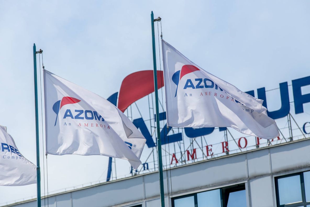 Azomureș reia parțial producția de îngrășăminte