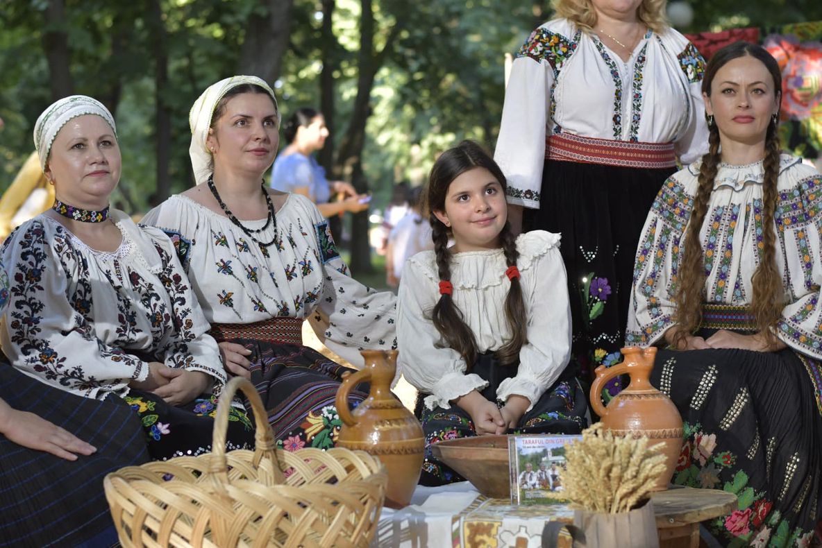 Lia Olguța Vasilescu a organizat a opta paradă a iei la Craiova