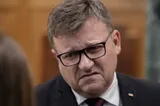 Budăi atacă PNL și USR: „Boicot la tribună, prezență la bani. Românii strâng cureaua, ei se luptă pentru funcții”
