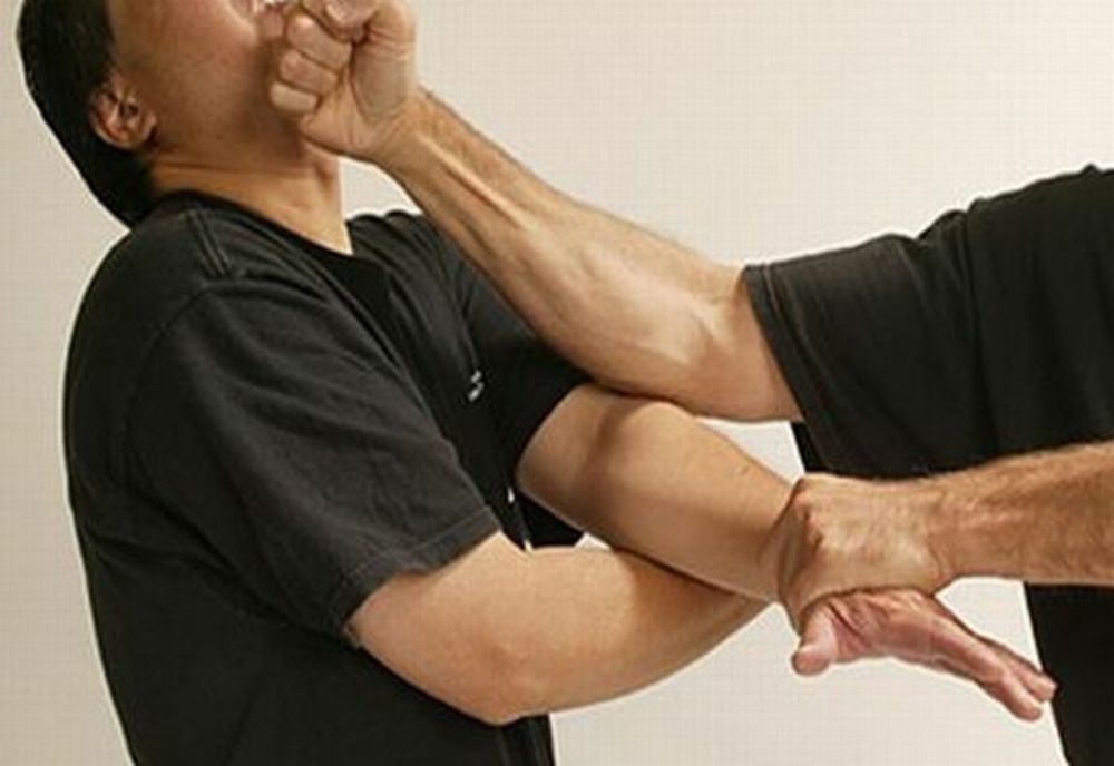 Alegerile încurcă mai rău ițele politicii