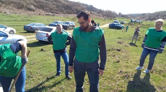 Adi-Chesnoiu-la-impadurire-696x389