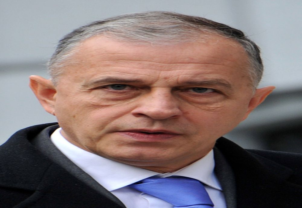 Mircea Geoană, între lesă și bărbăția politică 