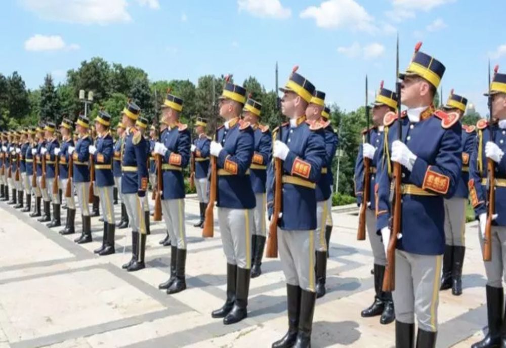 ZIUA FORȚELOR TERESTRE. CEREMONIE MILITARĂ ȘI RELIGIOASĂ, ÎN PARCUL CAROL I. BOLOJAN ȘI CIOLACU, PREZENȚI LA EVENIMENT